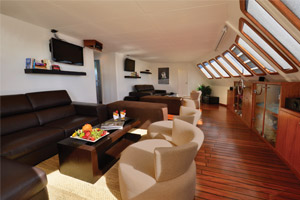 Discovery Lounge